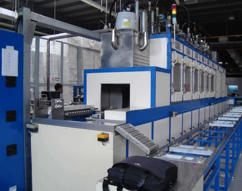 Waiting station pass through high-pressure spray cleaning machine